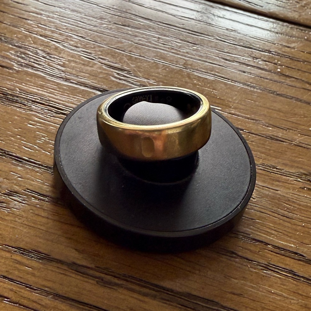 Oura Elegant Gold Ring